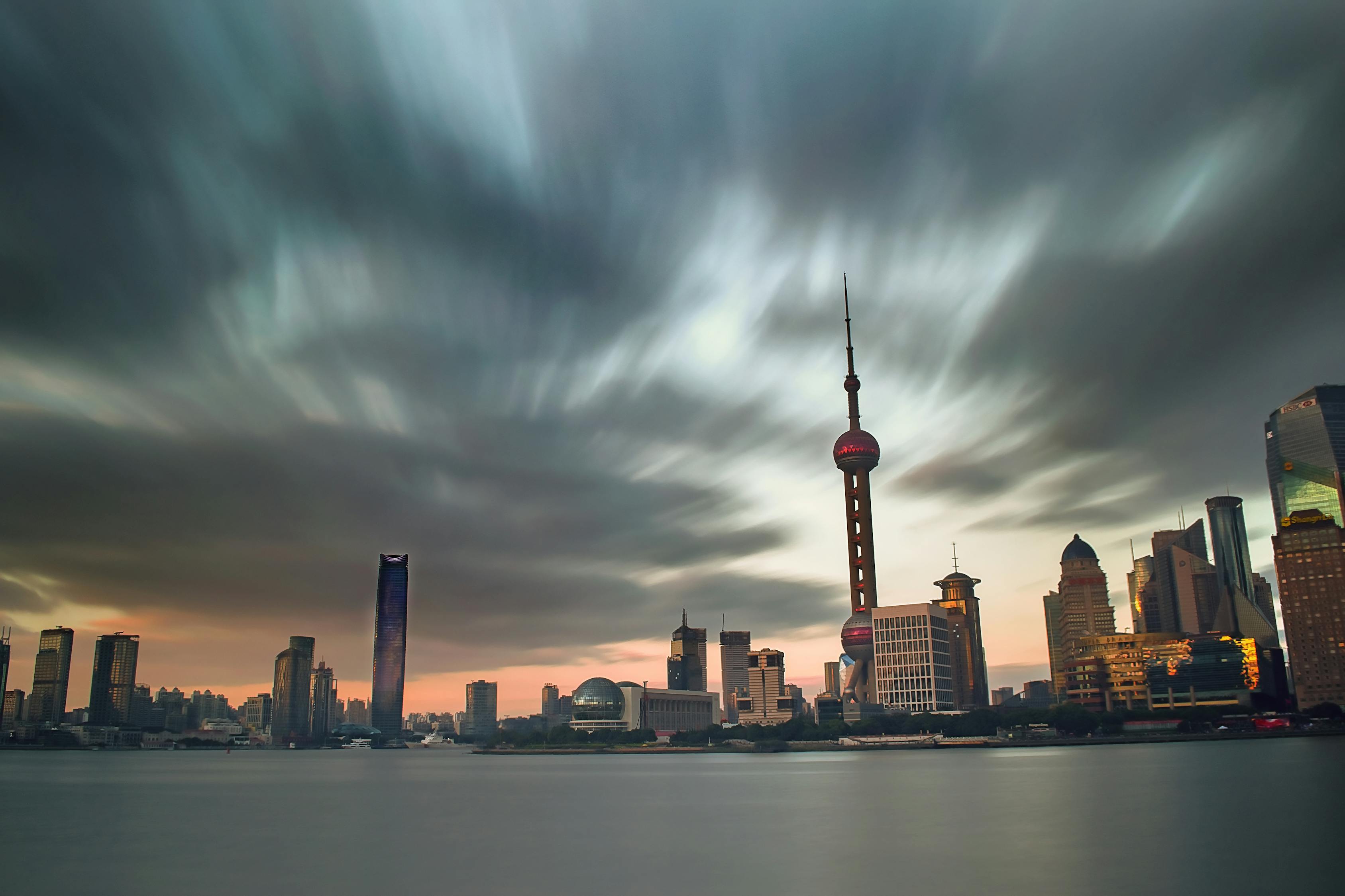 2024年香港免费资料推荐,红旗新能源之夜,L版29.24.51