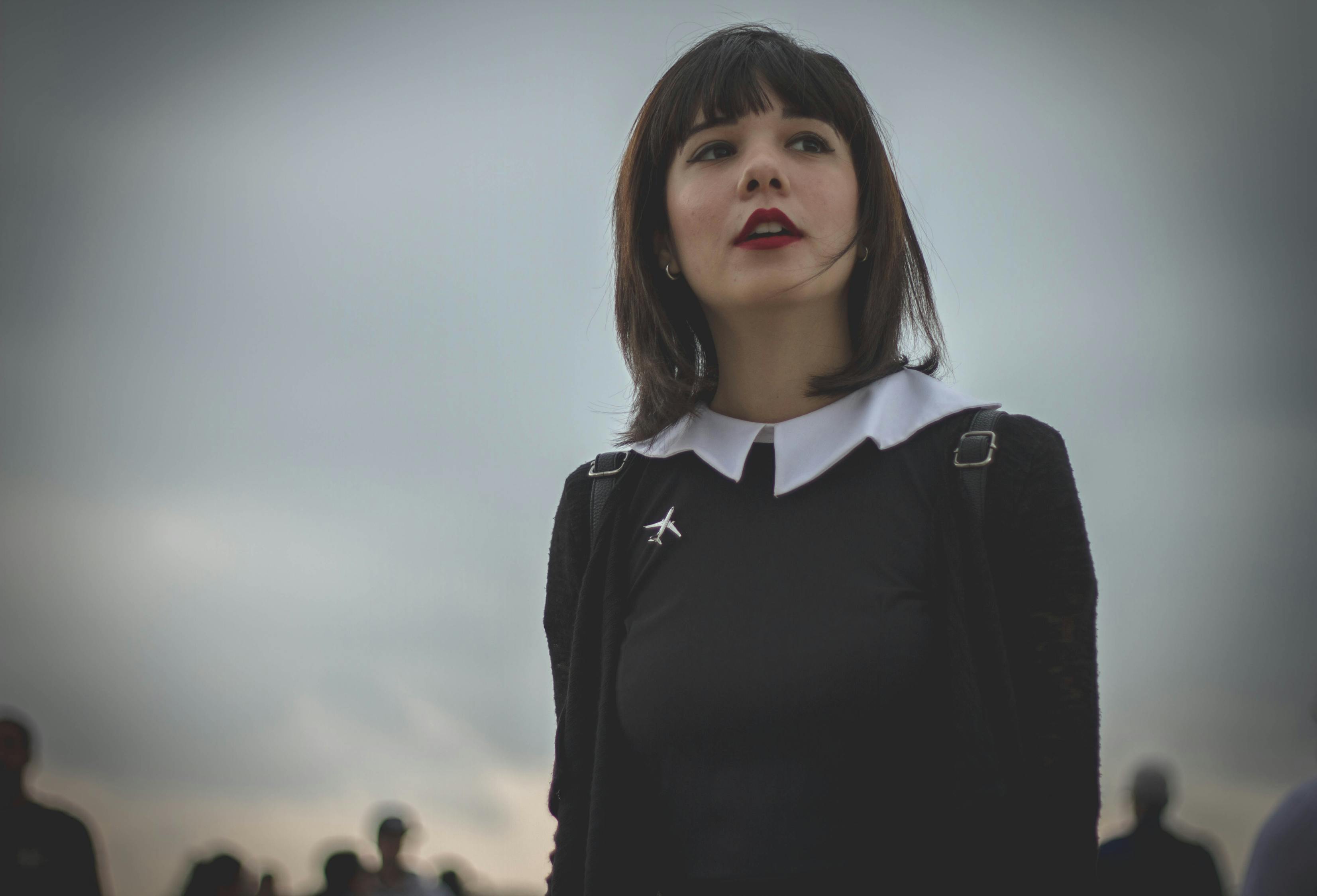 探索女性魅力新风尚，丝袜与制服最新流行趋势揭秘