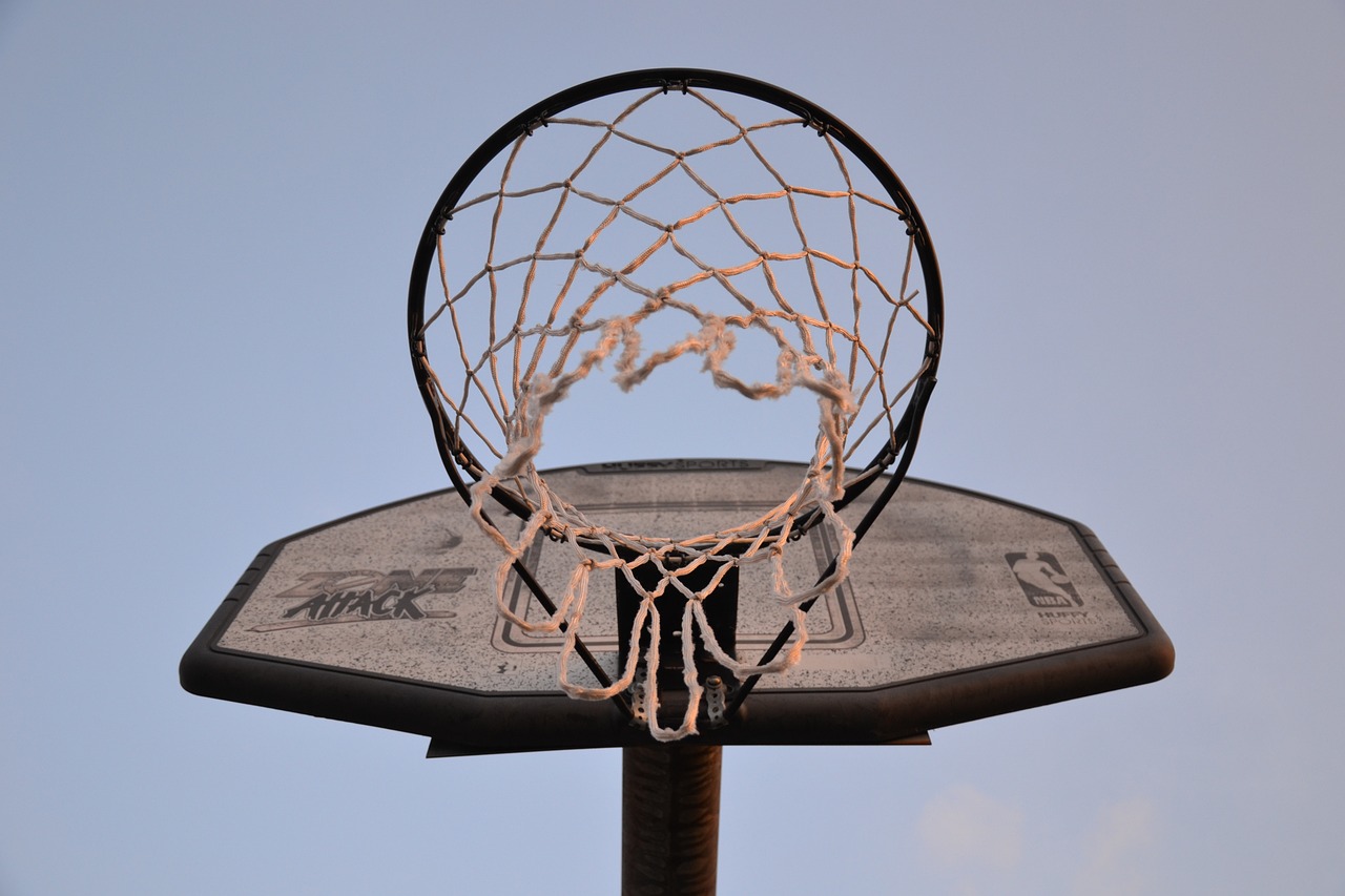 NBA最新动态，篮球盛宴的激情与荣耀瞬间